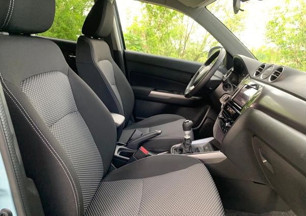 Suzuki Vitara cena 82000 przebieg: 17000, rok produkcji 2019 z Radzyń Chełmiński małe 742